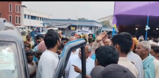 Bhagalpur News: भागलपुर में गंगा कटाव पर फूटा ग्रामीणों का गुस्सा, MLA का घेराव कर दी चेतावनी