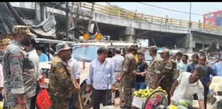 Bhagalpur News: भागलपुर अतिक्रमण अभियान: लोहिया पुल के नीचे से हटाई गईं अवैध दुकानें, मचा हड़कंप!