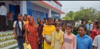 Bhagalpur News: मॉडल स्कूल एडमिशन: भागलपुर में अभिभावकों का हंगामा, बच्चों का भविष्य दांव पर!