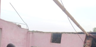Darbhanga News: चक्रवाती आंधी-पानी Kusheshwarsthan Storm ने मचाई तबाही, ध्वस्त हुआ बिसवान टावर, पेड़ उड़े, घर – पोल गिरे, कुशेश्वरस्थान में जनजीवन तबाह!