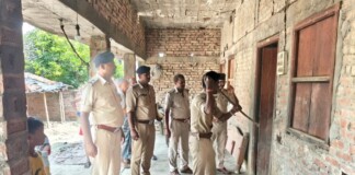 Darbhanga News: कमतौल में Property Attachment फरार शमशाद के घर कुर्की-जब्ती, पुलिस ने संपत्ति की कुर्क