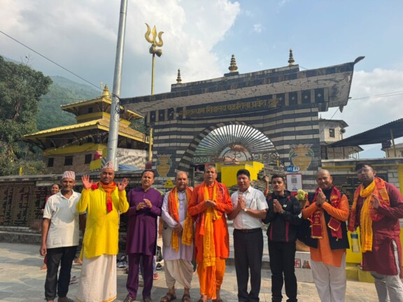 Nepal Hindu Rashtra News: नेपाल में हिंदू राष्ट्र पर संगोष्ठी, जगद्गुरु के शिष्य ने दिया बड़ा संदेश, आखिर क्यों उठी हिंदू राष्ट्र की मांग?