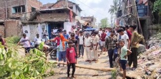Bhagalpur Bijli News: 72 घंटे अंधेरे में रहने से फूटा गुस्सा, रेलवे अंडरपास पर लगाया जाम, मचा हड़कंप!