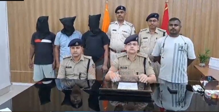 Munger News: मुंगेर में हथियार तस्करी गिरोह का पर्दाफाश, पुलिस ने 120 कारतूस और पिस्टल के साथ तीन तस्कर दबोचे