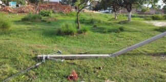 Darbhanga Power Outage: दरभंगा के केवटी में आंधी-बारिश से त्राहिमाम,20 घंटे से बिजली गुल, आवागमन ठप