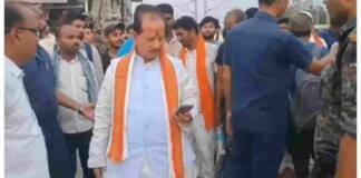 लखीसराय रेलवे स्टेशन: मंत्री विजय सिन्हा ने खोली रेलवे की पोल, दी सख्त चेतावनी!