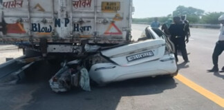 पूर्वांचल एक्सप्रेसवे हादसा: Bihar के भोजपुर के 5 लोगों की दर्दनाक मौत, कार हुई चकनाचूर