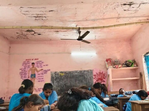 Bihar के सुपौल में बदहाल स्कूल इन्फ्रास्ट्रक्चर, 428 बच्चे पढ़ रहे मौत के साये में! कहीं कोई अनहोनी…