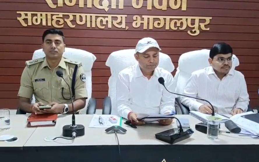Bhagalpur News: श्रावणी मेला: भागलपुर में प्रशासन अलर्ट, शौचालय, चेंजिंग रूम, प्रकाश व्यवस्था, भीड़ नियंत्रण, सुरक्षित आवागमन और गंगा के बढ़ते जलस्तर से सुरक्षा, पढ़िए -बड़ी तैयारी