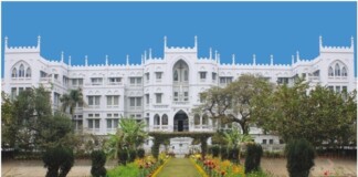 Patna Summer Camp News: पटना वीमेंस कॉलेज में ‘क्रॉस द स्वैंप’ गेम ने बिखेरा जलवा, दिखा टीमवर्क का कमाल
