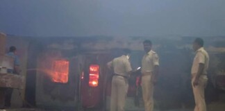 Madhubani Railway Station News: खड़ी एक्सप्रेस ट्रेन के खाली रैक में लगी भीषण आग, स्टेशन पर हड़कंप, DRM पहुंचे