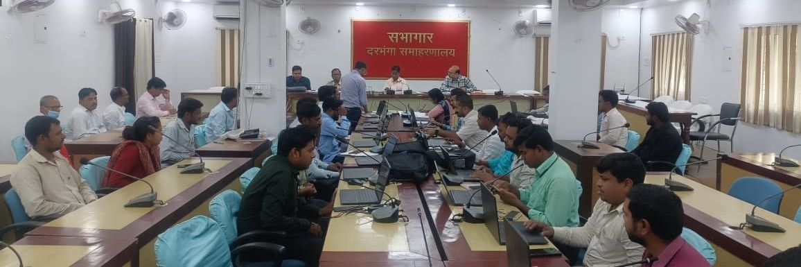Darbhanga DM News: DM Kaushal Kumar के सख्त आदेश से राजस्व कर्मियों में हड़कंप, लापरवाही में कर्मचारी निलंबित | Deshaj Times Darbhanga DM News: DM Kaushal Kumar के सख्त आदेश से राजस्व कर्मियों में हड़कंप, लापरवाही में कर्मचारी निलंबित
