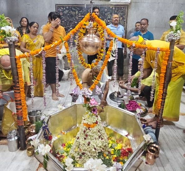 Muzaffurpur News: मुजफ्फरपुर में बाबा गरीबनाथ मंदिर का होगा कायाकल्प, भव्य द्वार समेत मिलेंगी ये सुविधाएं