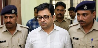Bihar Crime News: ईडी निदेशक बनकर ठगी करने वाला जालसाज गिरफ्तार, DM तनय सुल्तानिया को किया था कॉल! पढ़िए अभिषेक अग्रवाल की पुरानी कहानी!