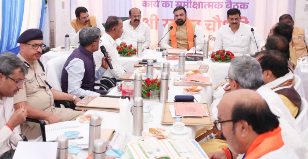 Darbhanga Airport: दरभंगा एयरपोर्ट पर सीएम सम्राट चौधरी का दौरा: सुरक्षा से लेकर AIIMS तक, जानिए मुख्य बातें, देखें Photo Live
