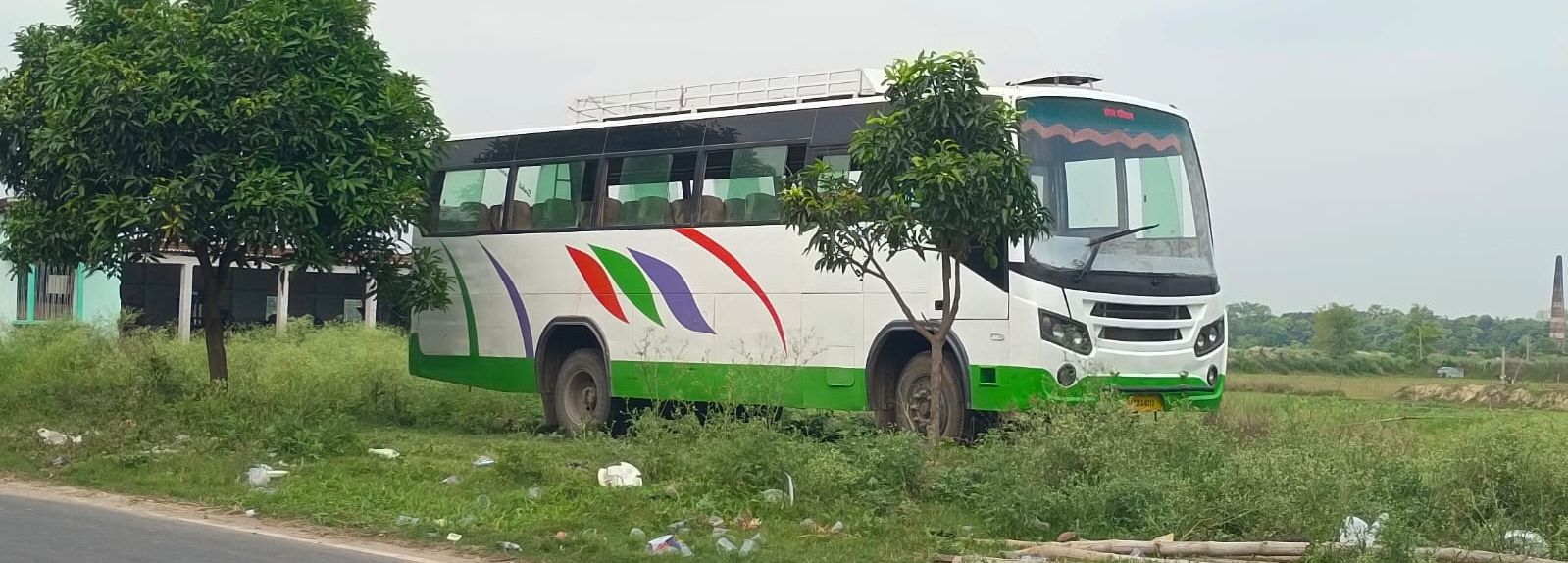Darbhanga News: सिंहवाड़ा में Bus Accident: बस-बाइक भिड़ंत में दो गंभीर, एक पटना रेफर