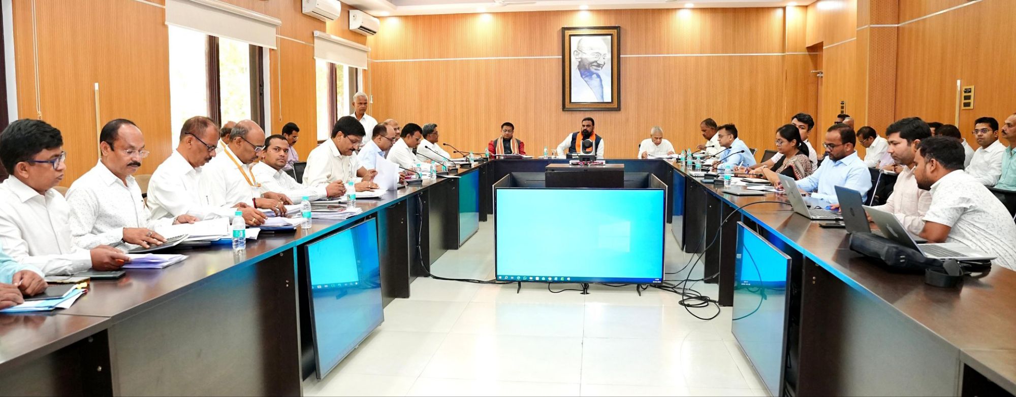 CM सम्राट चौधरी ने 'हर घर नल का जल' योजना की समीक्षा की, बोले- सुबह-शाम एक-एक घंटा और बढ़ाएं पेयजल आपूर्ति का समय