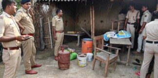 Darbhanga News बेनीपुर: कोर्ट के आदेश पर मोहम्मद हैदर की संपत्ति कुर्की, फरार अभियुक्त के घर पहुंची पुलिस