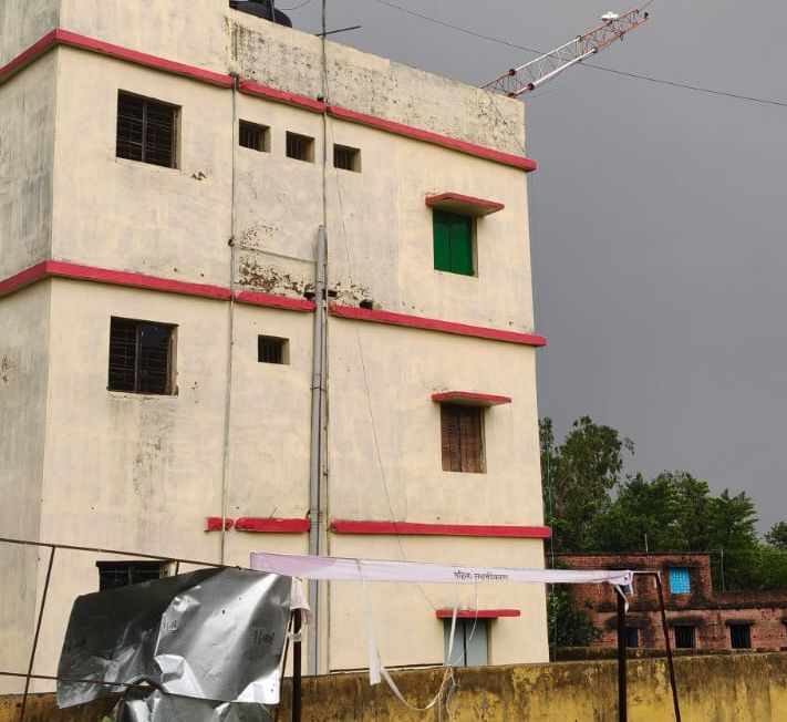 Darbhanga News: चक्रवाती आंधी-पानी Kusheshwarsthan Storm ने मचाई तबाही, ध्वस्त हुआ बिसवान टावर, पेड़ उड़े, घर - पोल गिरे, कुशेश्वरस्थान में जनजीवन तबाह! | Deshaj Times Darbhanga News: चक्रवाती आंधी-पानी Kusheshwarsthan Storm ने मचाई तबाही, ध्वस्त हुआ बिसवान टावर, पेड़ उड़े, घर - पोल गिरे, कुशेश्वरस्थान में जनजीवन तबाह!
