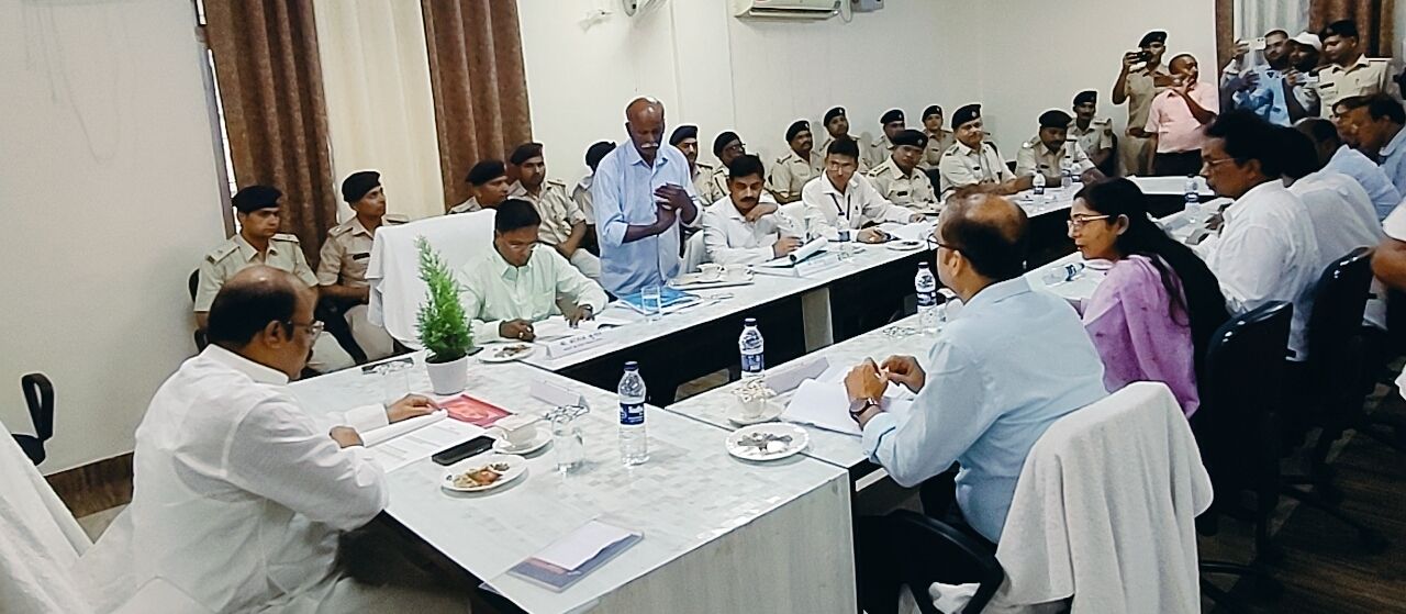 Darbhanga News: दरभंगा में राजस्व प्राप्ति, भूमि निबंधन और शराबबंदी पर फॉर्म में दिखे मंत्री मदन सहनी, अधिकारियों की लगी क्लास, मिला टास्क!
