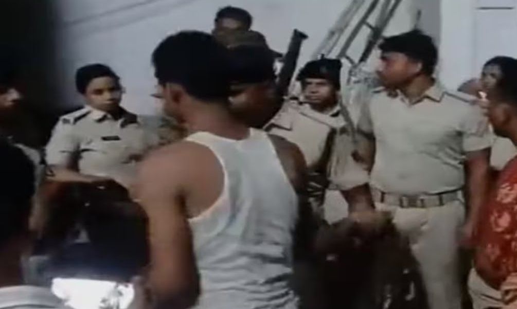 Patna Police Suspension: Bihar Police: दिखी बेबसी जब नाबालिग लड़के ने ली दारोगा की तलाशी, खाकी बेदम, दोनों थानेदार सस्पेंड