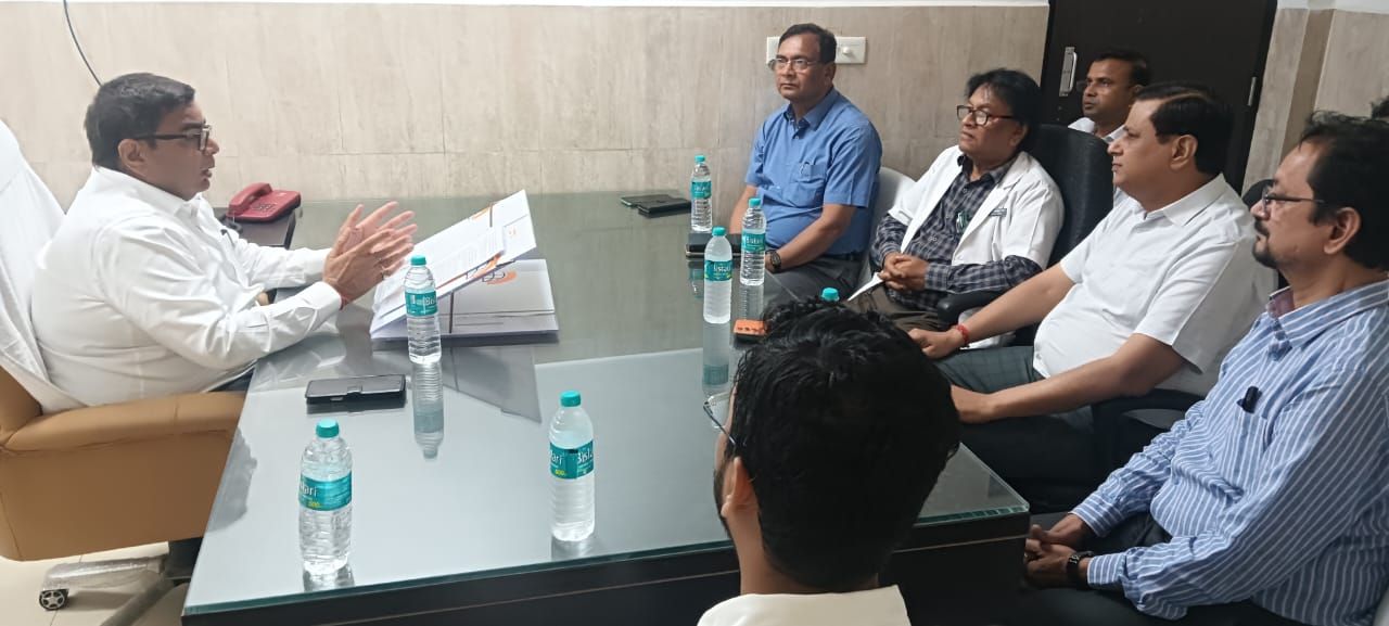 Darbhanga News: कमिश्नर पहुंचे DMCH सुपर स्पेशलिटी अस्पताल, दिखी कु-अव्यवस्था, जताई नाराजगी, पढ़िए -DMCH सुपर स्पेशलिटी अस्पताल में क्या-क्या खामियां मिलीं?