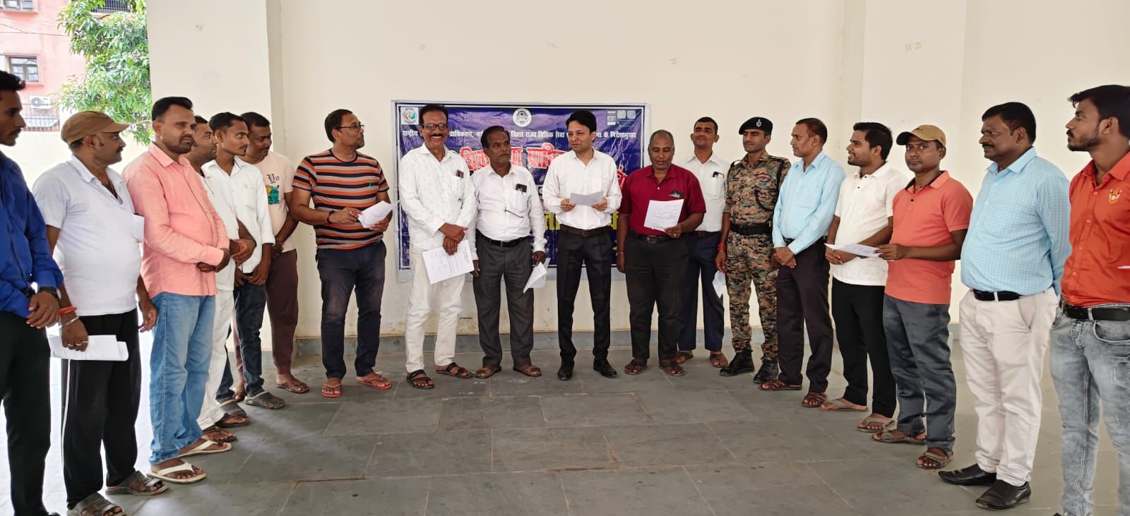 Darbhanga News: सकारात्मक संदेश Benipur Tobacco News: जेल में कैदियों को तंबाकू से दूर रहने की दिलाई शपथ, कोर्ट में ऋषि गुप्ता ने बताए - स्वास्थ्य टिप्स