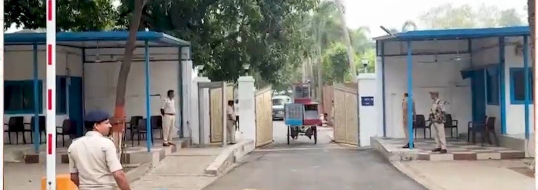 Nitish Kumar Shifting: 1 अणे मार्ग से 7 सर्कुलर रोड... छोड़ आए हम वो गलियां...पसंदीदा किताबें, पुरानी अलमारियां और गमलों में लगे पौधे... पॉलिटिकल लग्ज़री को कड़ा संदेश!