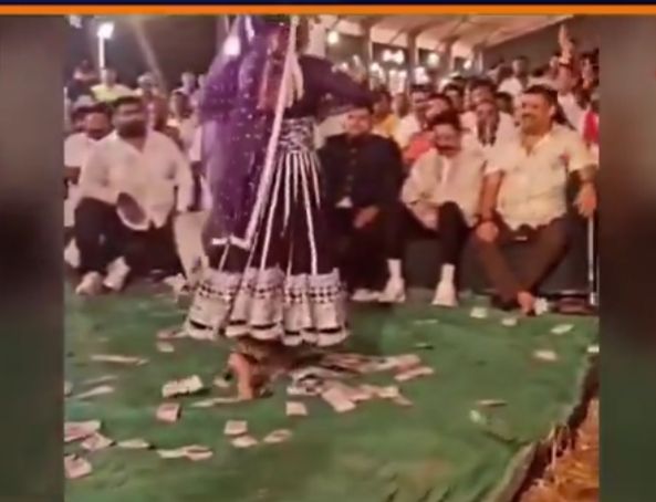 Bihar Politics Hot: अनंत सिंह मुजरा वीडियो... इन्हीं लोगों ने... मोकामा के बाहुबली विधायक मुझको राणा जी माफ करना...? धार्मिक कार्यक्रम के बाद पढ़िए -मां दुर्गा की कृपा से!