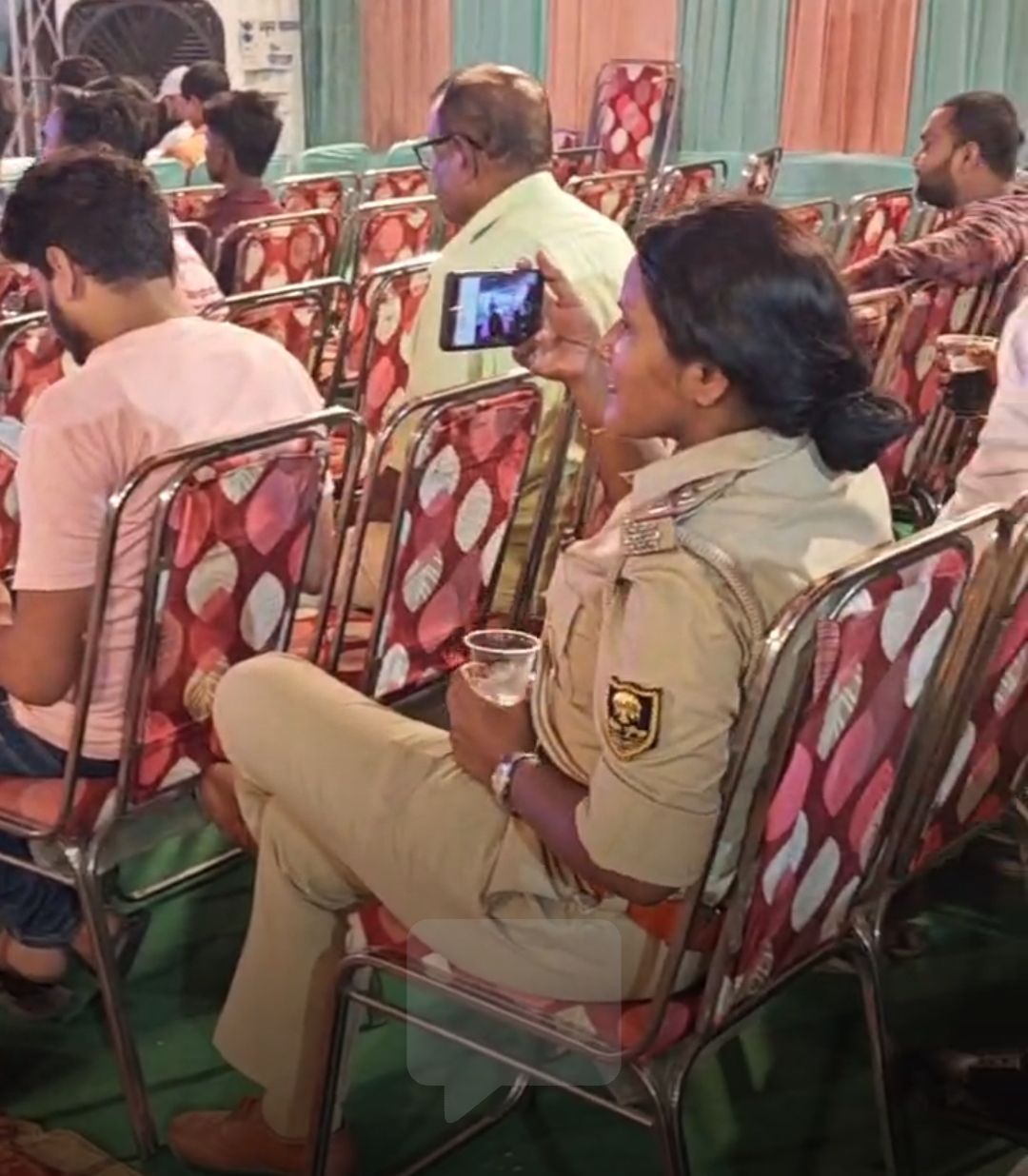 Darbhanga News: बिरौल में गूंजी 'शहीद सम्मान' की आवाज़, 'एक शाम शहीदों के नाम'... किसी नज़र को तेरा इंतजार आज भी है...ने मोहा मन