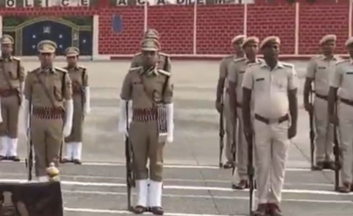 Bihar Police: राजगीर एकेडमी में 19 DSP की पासिंग आउट परेड, DGP विनय कुमार के मिले स्ट्रिक्ट संदेश -"अगर केवल वेतन के लिए आए हैं तो पान की दुकान खोल लें"