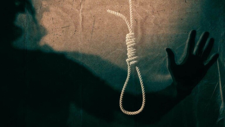 Nawada News: नवादा में खुदकुशी, मां की फटकार और उजड़ा परिवार… रस्सी के फंदे पर झूल गई युवती!