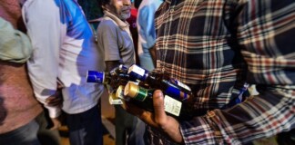 Bihar Liquor Ban: JDU विधायक का बॉडीगार्ड समेत 2 पुलिसकर्मी शराब तस्करी में गिरफ्तार, लग्जरी कार से ला रहे थे खेप