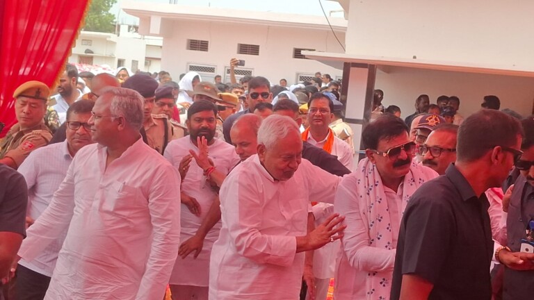 Kaimur Nitish Kumar News: अचानक कैमूर पहुंचे नीतीश कुमार! MLC नामांकन छोड़ मंत्री जमा खान से क्यों मिले?