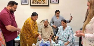 Patna Lalu Yadav News: लालू यादव happy birthday 79वें जन्मदिन पर दिखा पारिवारिक प्रेम, राबड़ी देवी ने खिलाया केक, बच्चों ने दिया भावुक संदेश