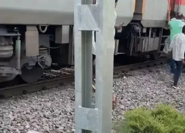Morena Train News: मुरैना में खौफनाक ट्रेन हादसा: अफवाह से मची भगदड़, चलती ट्रेन से कटकर 4 यात्रियों की दर्दनाक मौत!