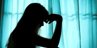 Patna Crime News: हाथ पकड़ा, कपड़ें फाड़े, और… पटना की सड़क पर युवती से हैवानियत, तेजाब फेंकने की धमकी, पढ़िए