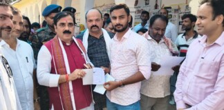 Darbhanga News: नौतपा की भीषण गर्मी में दरभंगा के जाले में लगा जनता दरबार, जानें कितनी शिकायतें हुईं दूर! Bihar News Deshaj Times