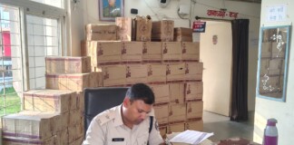 Darbhanga -Benipur Liquor Seizure News: बेनीपुर में अंतर प्रदेश शराब तस्करी का बड़ा खुलासा: 11 लाख की 206 कार्टन शराब पकड़ी, ट्रक में मिला ‘गुप्त तहखाना’, तस्कर फरार!
