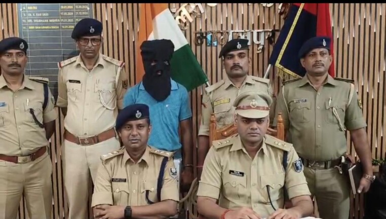 Bhagalpur Crime News: चौंकाने वाला खुलासा! MP अजय मंडल के कार्यालय में चोरी का 48 घंटे में खुलासा, पुलिस ने दबोचा अपराधगर्द, सरकारी पिस्टल बरामद | Deshaj Times Bhagalpur Crime News: चौंकाने वाला खुलासा! MP अजय मंडल के कार्यालय में चोरी का 48 घंटे में खुलासा, पुलिस ने दबोचा अपराधगर्द, सरकारी पिस्टल बरामद
