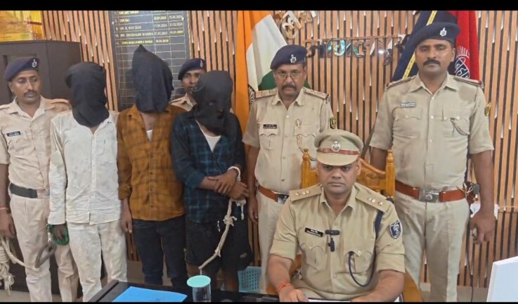 Bhagalpur Murder News: भागलपुर में सनसनीखेज खुलासा! सबौर हत्याकांड के तीन हत्यारे दबोचे गए, मिला देसी कट्टा | Deshaj Times Bhagalpur Murder News: भागलपुर में सनसनीखेज खुलासा! सबौर हत्याकांड के तीन हत्यारे दबोचे गए, मिला देसी कट्टा