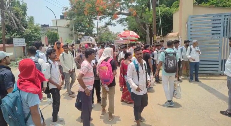 Bhagalpur Police Exam News: भागलपुर में पुलिस सिपाही भर्ती परीक्षा: शांतिपूर्ण संपन्न हुई पहली पाली, लाखों युवाओं को अब बस इस बात की उम्मीद!