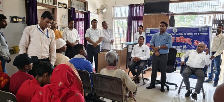 Darbhanga News: जिस घर में बुजुर्ग मुस्कुराते मिलें, वहां देवता निवास करते हैं: BDO प्रवीण का भावुक संदेश, जानें क्यों