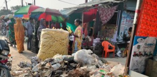 Darbhanga News: बेनीपुर बना नरक: 9 दिन से कूड़े के ढेर पर दुकान लगा रहे व्यापारी, प्रशासन मौन Bihar News Deshaj Times