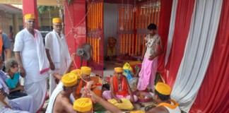दरभंगा में गूंजा ‘जय बजरंगबली’, वाराणसी से आई प्रतिमा की प्राण-प्रतिष्ठा! पढ़िए – पंचोभ में दो दिवसीय अनुष्ठान, 11 अधिवास की प्रक्रिया दरभंगा में गूंजा ‘जय बजरंगबली’, वाराणसी से आई प्रतिमा की प्राण-प्रतिष्ठा! पढ़िए – पंचोभ में दो दिवसीय अनुष्ठान, 11 अधिवास की प्रक्रिया