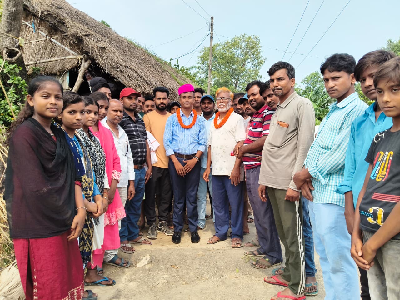 गरीबी तोड़ बनी तकदीर! Darbhanga में किसान के बेटे ने BPSC में मारी बाजी, गांव में जश्न