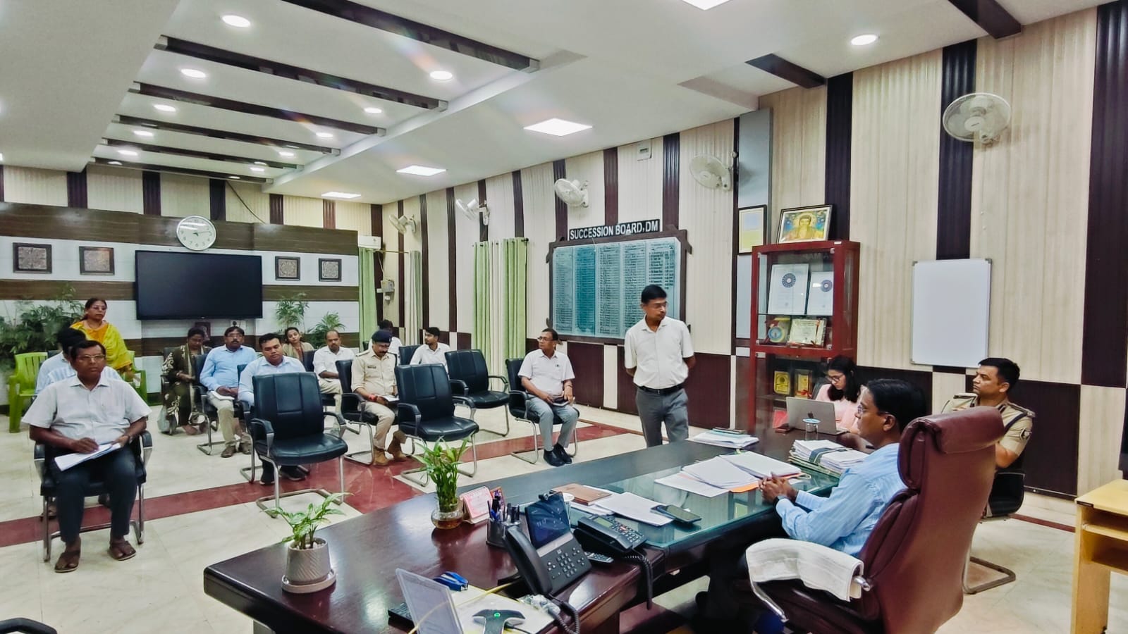 दरभंगा में दवा दुकानों की खैर नहीं: नशे के सौदागरों पर काल बनकर टूटे DM Kaushal, दिए ये 5 सख्त आदेश! दरभंगा में दवा दुकानों की खैर नहीं: नशे के सौदागरों पर काल बनकर टूटे DM Kaushal, दिए ये 5 सख्त आदेश!