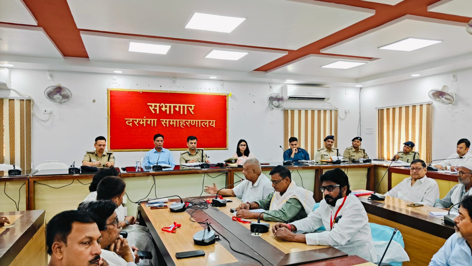 हैं तैयार हम : मुहर्रम पर दरभंगा DM-SSP का बड़ा फैसला! DJ बैन, अफवाह फैलाई तो सीधे जेल, जानें क्या है तैयारी हैं तैयार हम : मुहर्रम पर दरभंगा DM-SSP का बड़ा फैसला! DJ बैन, अफवाह फैलाई तो सीधे जेल, जानें क्या है तैयारी