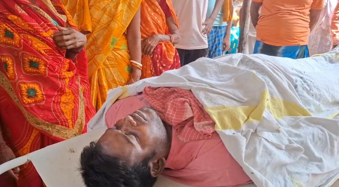 जोरदार झटका: भागलपुर में दिल दहला देने वाला हादसा! स्कूटी चार्ज करते ही चली गई दो बच्चों के पिता की जान जोरदार झटका: भागलपुर में दिल दहला देने वाला हादसा! स्कूटी चार्ज करते ही चली गई दो बच्चों के पिता की जान