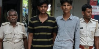 Darbhanga Crime News: केवटी में पिस्टल के बल से लोगो से रंगदारी मांगने वाला आया पकड़ में, दो बदमाश दबोचे! इलाके के कारोबारियों में राहत